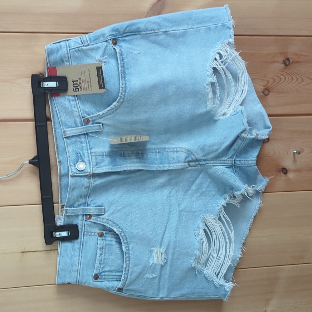 LEVIS 501 HIGH RISE FITTED THROUGH HIP 33